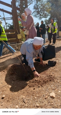 قسم اللغة الفرنسية والإنجليزية بجامعة الزيتونة يشارك في غرس مئة شجرة بالتعاون مع أمانة عمان الكبرى