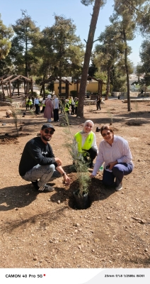 قسم اللغة الفرنسية والإنجليزية بجامعة الزيتونة يشارك في غرس مئة شجرة بالتعاون مع أمانة عمان الكبرى