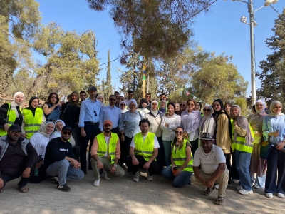 قسم اللغة الفرنسية والإنجليزية بجامعة الزيتونة يشارك في غرس مئة شجرة بالتعاون مع أمانة عمان الكبرى