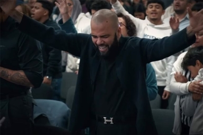 بالفيديو .. بعد براءته من الاغتصاب .. التائب داني ألفيش يصبح واعظا في كنيسة