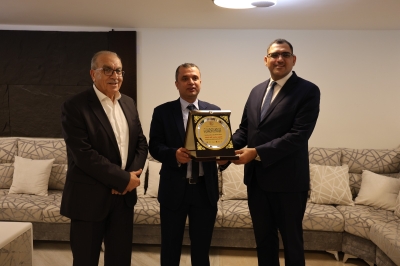 مستشفى الاستقلال ينظّم يوماً طبياً مجانياً لموظفي الأشغال برعاية الوزير أبو السمن