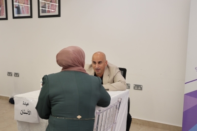 مستشفى الاستقلال ينظّم يوماً طبياً مجانياً لموظفي الأشغال برعاية الوزير أبو السمن