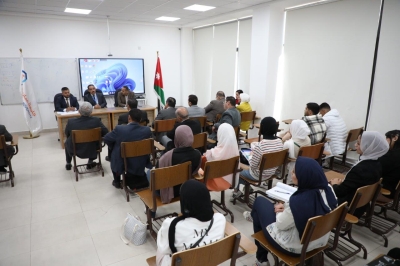 كلية الحقوق في جامعة عمان العربية تعزز التواصل مع طلبتها