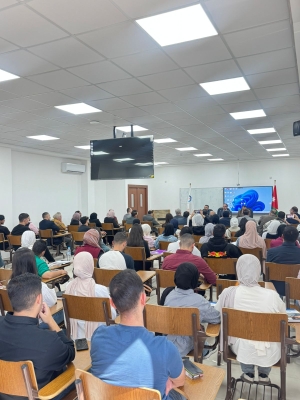 كلية الحقوق في جامعة عمان العربية تعزز التواصل مع طلبتها