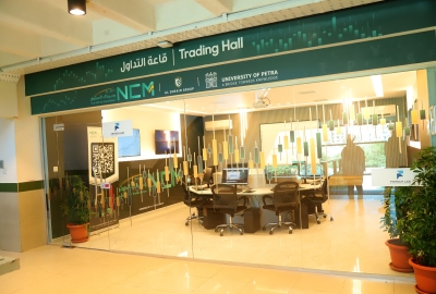 رئيس جامعة البترا يفتتح مختبر التكنولوجيا المالية الممول من شركة 