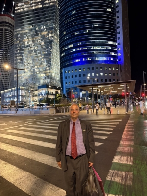 مواطن أردني يثير الجدل بزيارة الكنيست وحائط البراق - صور