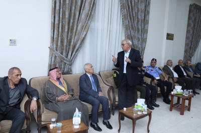 مندوبا عن الملك وولي العهد .. العيسوي يقدم واجب العزاء لـ 6 عشائر أردنية
