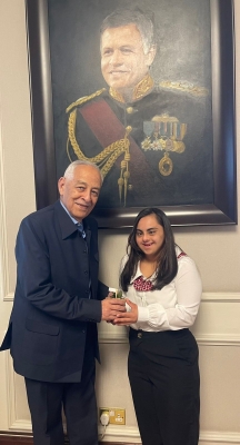 العيسوي يستقبل الطالبة بشرى في الديوان الملكي بعد موقف مؤثر  - صور