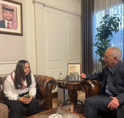 العيسوي يستقبل الطالبة بشرى في الديوان الملكي بعد موقف مؤثر  - صور