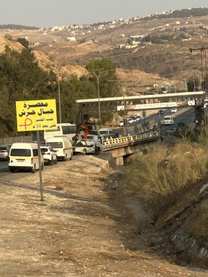 حادث سير قرب سيل جرش وشلل يصيب طريق عمان - اربد - صور