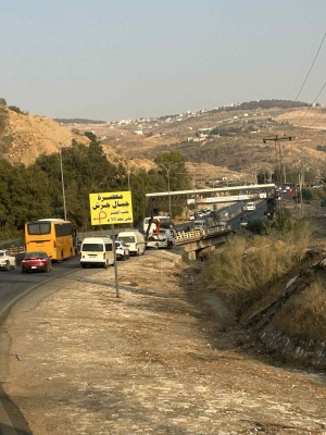 حادث سير قرب سيل جرش وشلل يصيب طريق عمان - اربد - صور
