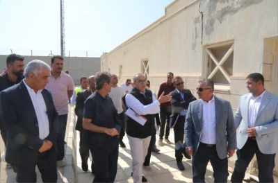 مغلق منذ 4 سنوات .. وزيران يتفقدان ستاد البترا - صور