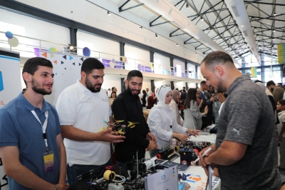 مركز الإبداع والابتكار وريادة الأعمال في عمان العربية يشارك في ملتقى الصناّع 2025 لتعزيز الابتكار وريادة الأعمال