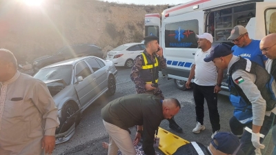 4 إصابات بحادث سير في عين الباشا ومدير المركز الصحي يتدخل لإسعافهم