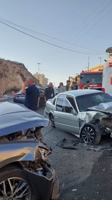 4 إصابات بحادث سير في عين الباشا ومدير المركز الصحي يتدخل لإسعافهم