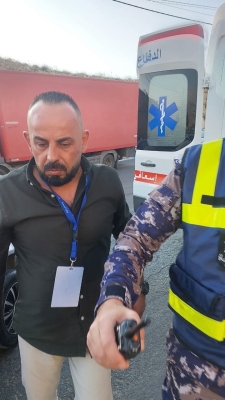 4 إصابات بحادث سير في عين الباشا ومدير المركز الصحي يتدخل لإسعافهم