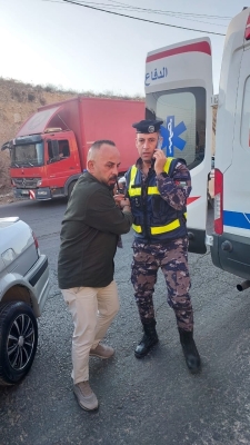 4 إصابات بحادث سير في عين الباشا ومدير المركز الصحي يتدخل لإسعافهم