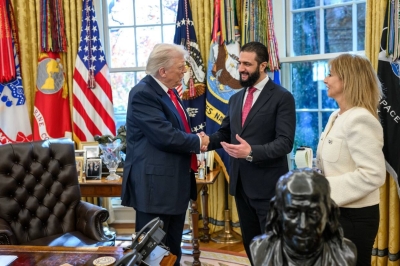 تظهر احتفاء بالرئيس السوري.. ترمب ينشر صورا للشرع خلال في المكتب البيضاوي