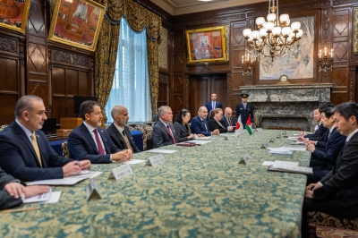 الملك يعقد لقاءات مع قادة في البرلمان الياباني