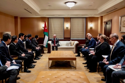 الملك يعقد لقاءات مع قادة في البرلمان الياباني