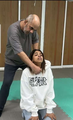 السبت المقبل ..عرض مسرحية (روازن غرفة مصبّح) لعبدالرزّاق الربيعي