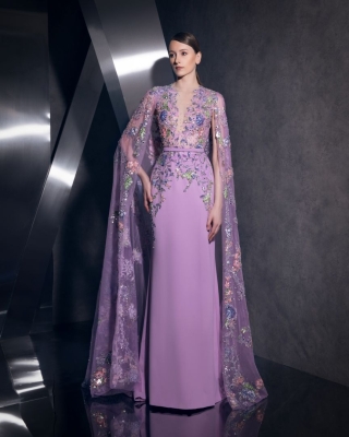 ما ألوان الفساتين التي تناسب البشرة السمراء؟