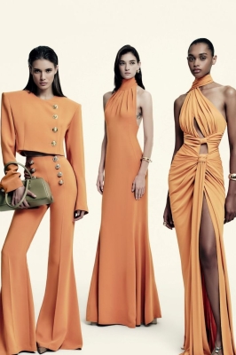 ما ألوان الفساتين التي تناسب البشرة السمراء؟