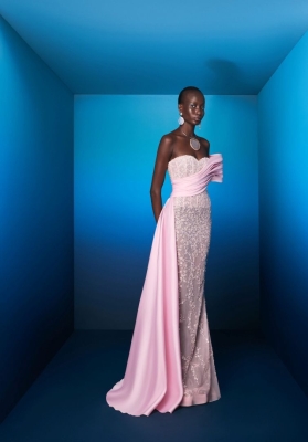 ما ألوان الفساتين التي تناسب البشرة السمراء؟