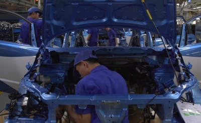 شركة فورد تفكّك السيارات الكهربائية المنافسة من تسلا والصين لاستكشاف أسرارها