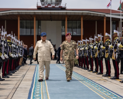 الملك والرئيس الإندونيسي يحضران مجريات تمرين عسكري مشترك للطائرات المسيرة