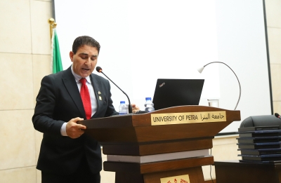 جامعة البترا تنظم اللقاء الترحيبي والتنويري لطلبة طب الأسنان وتكرم المتفوقين