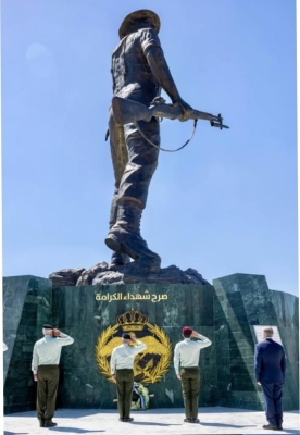 تمثال «الجندي المجهول» بارتفاع 15 مترًا يخلّد شهداء معركة الكرامة — عمل نحتي للفنان هيثم خالد جابر