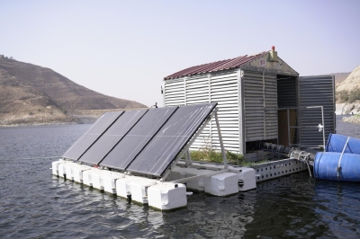 شمسٌ تطفو فوق الماء… الأردن يختبر مستقبل الطاقة في سد الملك طلال