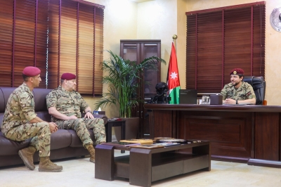 ولي العهد يزور فريق مكافحة الإرهاب المائي