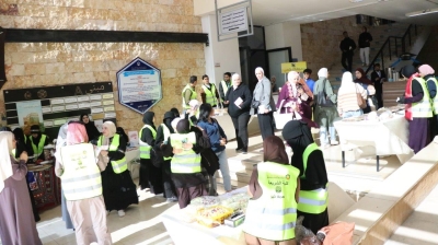 كلية الشريعة في عمان العربية تنظم (بازار بصمة خير) دعمًا للطلبة وتعزيزًا للمسؤولية الاجتماعية