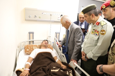 العيسوي يطمئن على صحة مصابي المداهمة الأمنيّة بالرمثا