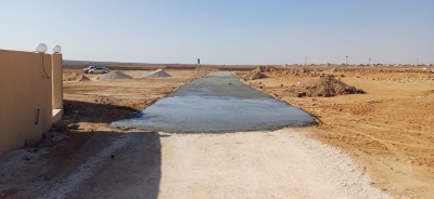 بالصور .. بلدية اردنية تفتح طريقا اسمنتيا