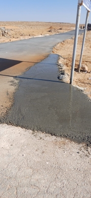 بالصور .. بلدية اردنية تفتح طريقا اسمنتيا