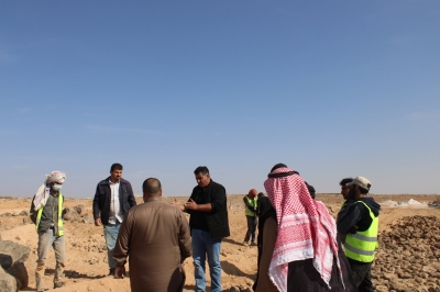 بالصور .. بلدية اردنية تفتح طريقا اسمنتيا