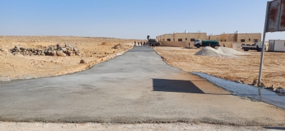 بالصور .. بلدية اردنية تفتح طريقا اسمنتيا