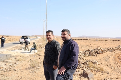 حل مبتكر.. بلدية أردنية تنفذ توسعة لطريق بـ (صبة اسمنتية) - صور