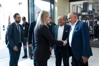 السفيرة الهولندية تزور العقبة وتطّلع على تجربة (النافورة مول) في المباني الخضراء