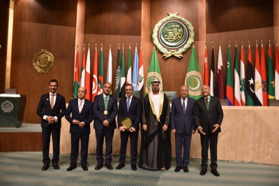 الشواربة يتسلم جائزة أفضل مدير بلدية في المدن العربية