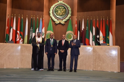 الشواربة يتسلم جائزة أفضل مدير بلدية في المدن العربية