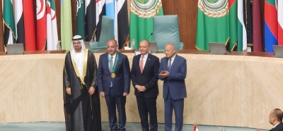 الشواربة يتسلم جائزة أفضل مدير بلدية في المدن العربية