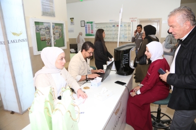 كلية الصيدلة في الزيتونة تنظم فعالية صحية بالتعاون مع LaKlinike Beauty Clinic