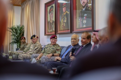 الملك يلتقي رفاق سلاح خدموا معه في القوات الخاصة