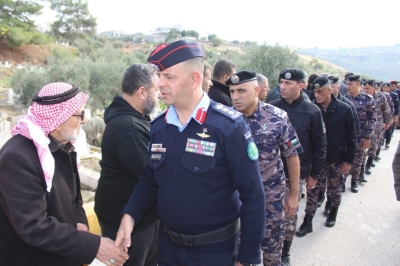 الأمن يُشارك بتشييع جثمان العقيد المتقاعد الشلول