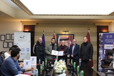 رئيس عمّان الأهلية يُكرّم الطلبة الفائزين في مسابقات وطنية