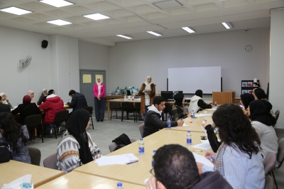 مسابقة قراءة باللغة الإنجليزية تعزّز مهارات الطلبة في كلية الآداب بجامعة الزيتونة الأردنية